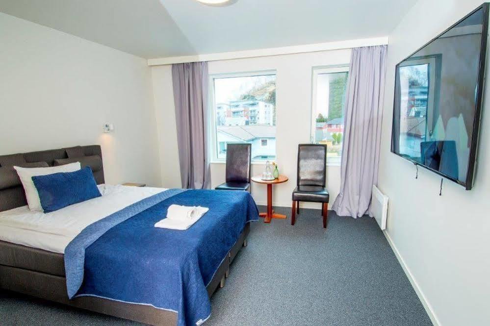 Kinn Hotell Floro Exterior photo