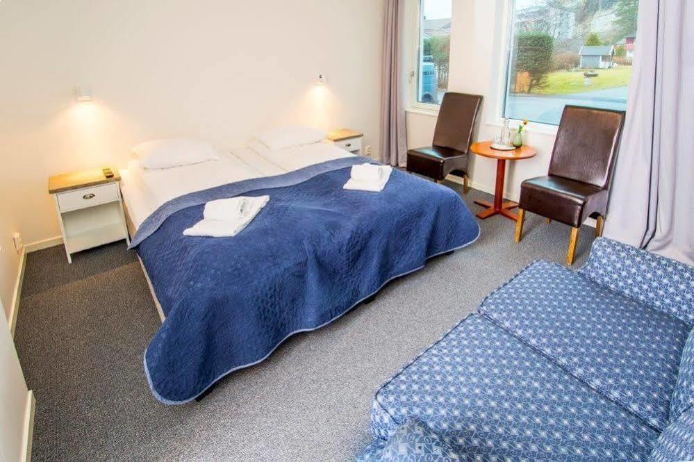 Kinn Hotell Floro Exterior photo