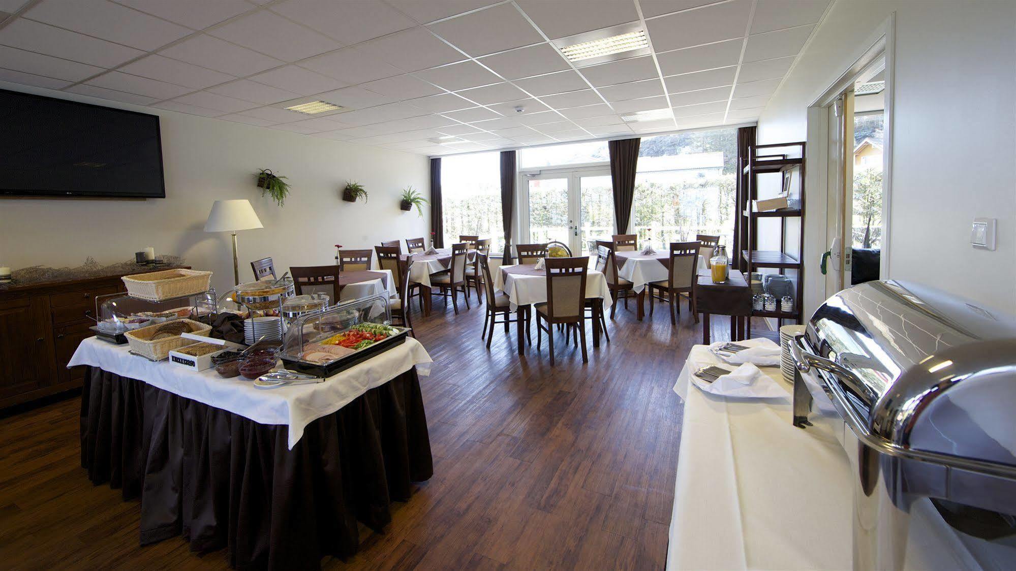 Kinn Hotell Floro Exterior photo
